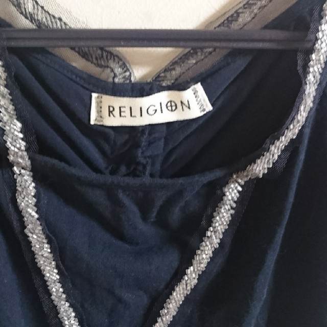 ROSE BUD(ローズバッド)のRELIGION ビーズデザインTシャツ レディースのトップス(Tシャツ(半袖/袖なし))の商品写真