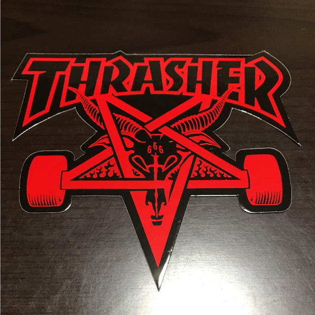 THRASHER(スラッシャー)の【縦10cm横9cm】THRASHER ステッカー 自動車/バイクのバイク(ステッカー)の商品写真