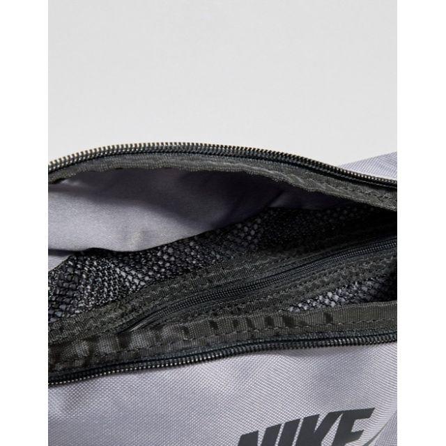 NIKE(ナイキ)の送料込 Nike(ナイキ) ウエストポーチ ボディバッグ 肩掛け グレー レディースのバッグ(ボディバッグ/ウエストポーチ)の商品写真