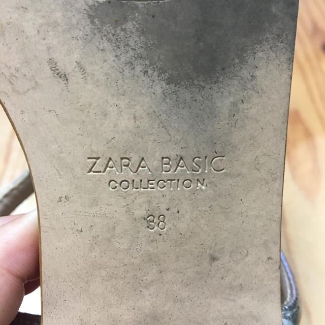 ZARA(ザラ)のZARA ペタンコサンダル★シルバー38 レディースの靴/シューズ(サンダル)の商品写真