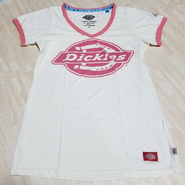 Dickies(ディッキーズ)のDickies　ロゴTシャツ　Vネック レディースのトップス(Tシャツ(半袖/袖なし))の商品写真