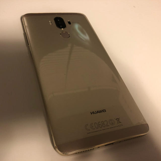 HUAWEI Mate9 ゴールド スマホ/家電/カメラのスマートフォン/携帯電話(スマートフォン本体)の商品写真