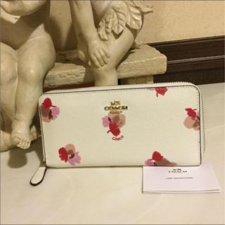 コーチ(COACH)の新品 ☆COACH 可愛いフラワープリントラウンドzip 長財布☆人気商品 ❣️(財布)