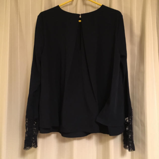 ZARA(ザラ)のZARA  袖口レース  Aラインカットソー レディースのトップス(カットソー(長袖/七分))の商品写真