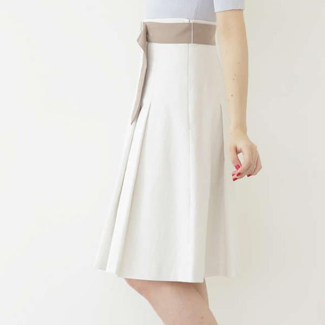 PROPORTION BODY DRESSING(プロポーションボディドレッシング)の白フレアスカート レディースのスカート(ひざ丈スカート)の商品写真