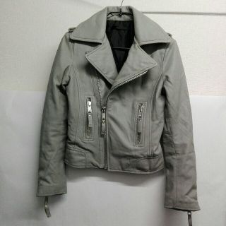 マウジー(moussy)の【本革】【美品】moussyリアルレザーライダースジャケットグレー(ライダースジャケット)