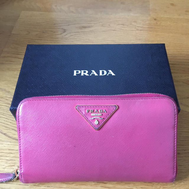 PRADA(プラダ)のプラダ 財布 値下げ レディースのファッション小物(財布)の商品写真