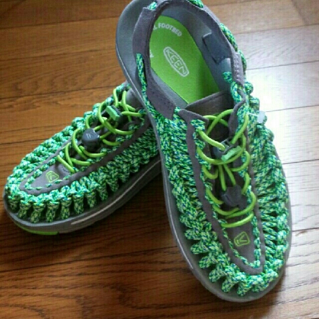 未使用♡　KEEN ユニーク  サンダル　22.5