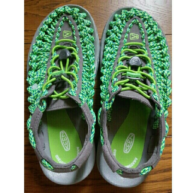 未使用♡　KEEN ユニーク  サンダル　22.5