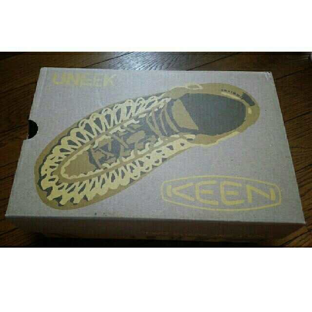 未使用♡　KEEN ユニーク  サンダル　22.5