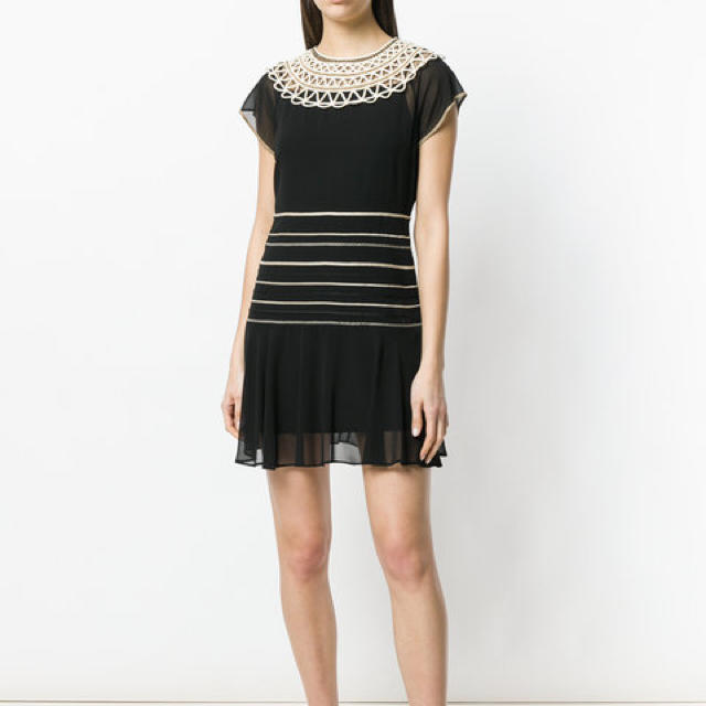 話題の行列 RED VALENTINO - red valentino フレアショートドレス ひざ