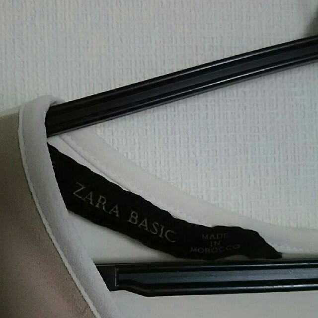 ZARA(ザラ)のZARA とろみ素材 ノースリーブ レディースのトップス(シャツ/ブラウス(半袖/袖なし))の商品写真