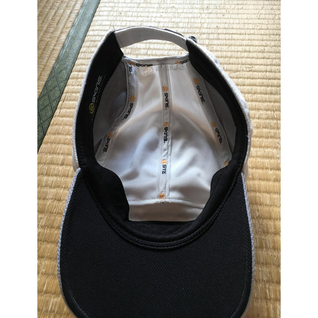 SKINS(スキンズ)の【タナ様専用】試着のみ SKINS ランニングキャップ メンズの帽子(キャップ)の商品写真