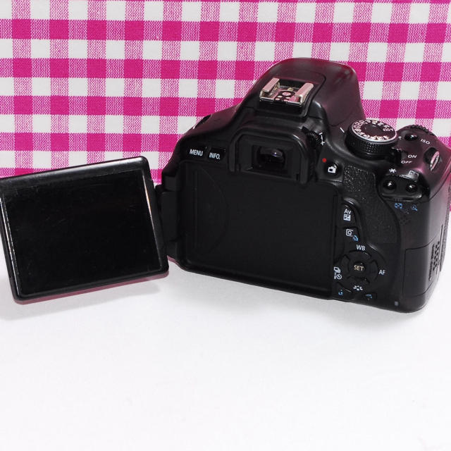 Canon(キヤノン)の⭐思い出を形に⭐自撮りも楽々 Canon kiss x5 レンズキット スマホ/家電/カメラのカメラ(デジタル一眼)の商品写真