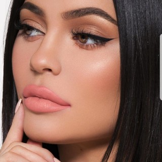 カイリーコスメティックス(Kylie Cosmetics)の公式サイト完売商品❣💖新色LA velvet lipkit(リップグロス)