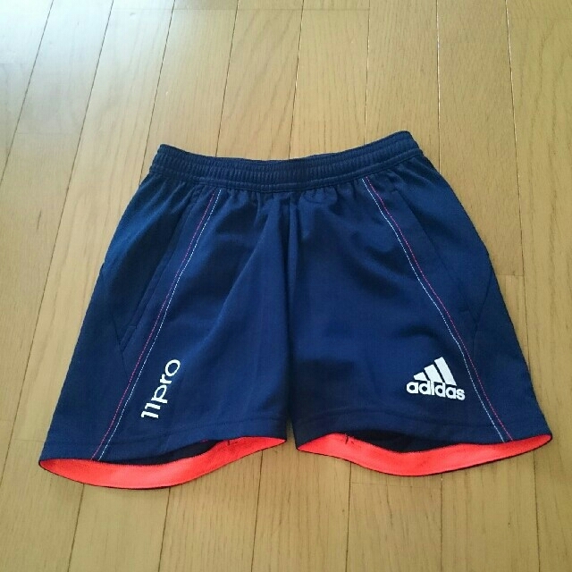 adidas(アディダス)のサッカー ハーフパンツ★ 130 adidas NIKE 2枚セット スポーツ/アウトドアのサッカー/フットサル(ウェア)の商品写真