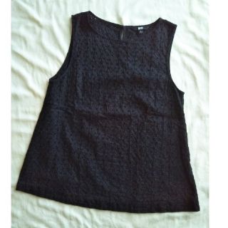 ユニクロ(UNIQLO)の【uniqlo レース ノースリーブブラウス】Sサイズ・ネイビー（紺色）(シャツ/ブラウス(半袖/袖なし))