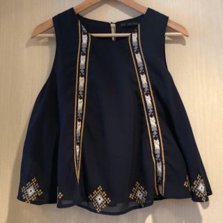 ザラ(ZARA)のザラ刺繍ノースリ(カットソー(半袖/袖なし))