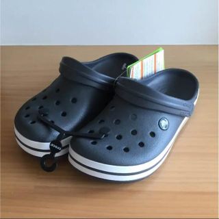 クロックス(crocs)のクロックス グレー ２３センチ 新品(サンダル)