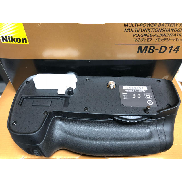 Nikon(ニコン)のNikon ニコン MB-D14  バッテリーグリップ スマホ/家電/カメラのスマートフォン/携帯電話(バッテリー/充電器)の商品写真