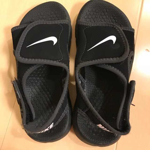 NIKE(ナイキ)のナイキ サンダル キッズ/ベビー/マタニティのキッズ靴/シューズ(15cm~)(サンダル)の商品写真