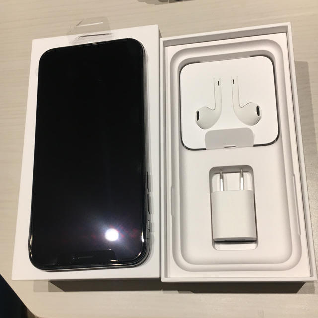 iPhoneXS 64GB SIMフリー スペースグレイ 極美品