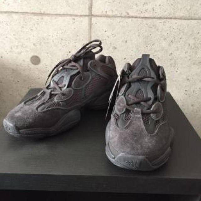 adidas(アディダス)のadidas YEEZY 500 utility Black 28.5cm  メンズの靴/シューズ(スニーカー)の商品写真