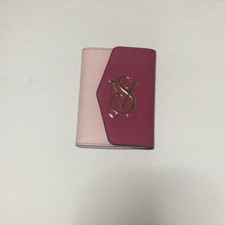 ヴィクトリアズシークレット(Victoria's Secret)のVictoriaSecret パスポートケース(パスケース/IDカードホルダー)