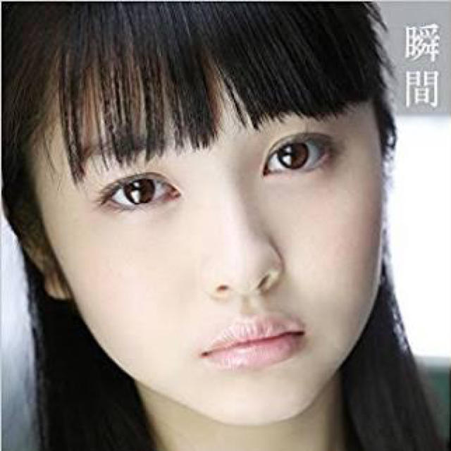 浜辺美波 ファースト写真集 「瞬間」 エンタメ/ホビーのタレントグッズ(女性タレント)の商品写真