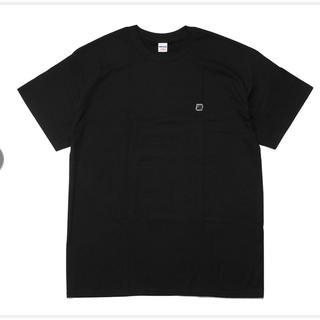 アンディフィーテッド(UNDEFEATED)の込み XL UNDEFEATED FELT CHEST STRIKE Tシャツ(Tシャツ/カットソー(半袖/袖なし))