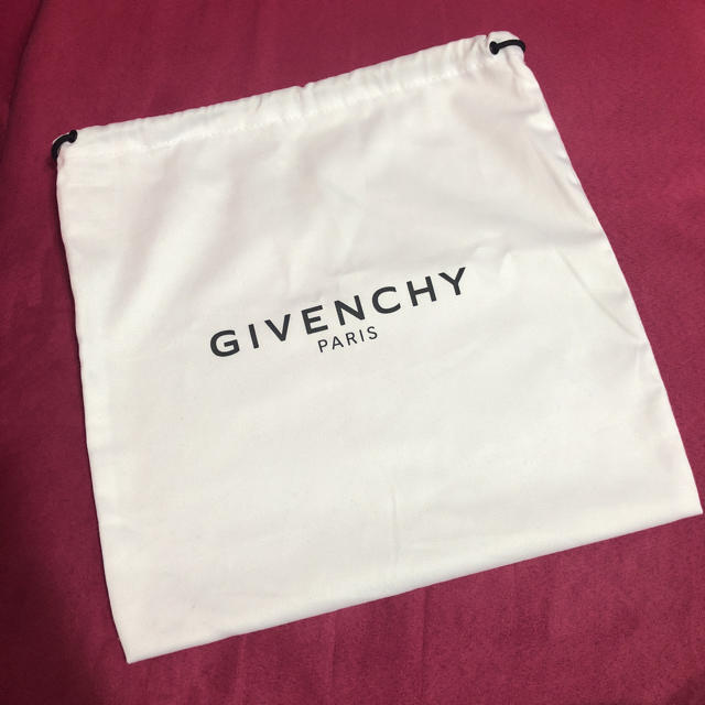 GIVENCHY(ジバンシィ)のGIVENCHY保存袋 巾着 レディースのバッグ(ショップ袋)の商品写真