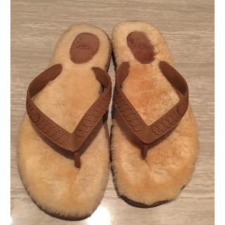 アグ(UGG)のUGG ファー付きサンダル(ビーチサンダル)