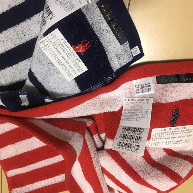 POLO RALPH LAUREN(ポロラルフローレン)の未使用タグ付き本物ラルフローレンのハンドタオル大き目2点　赤＆紺ストライプ レディースのファッション小物(ハンカチ)の商品写真