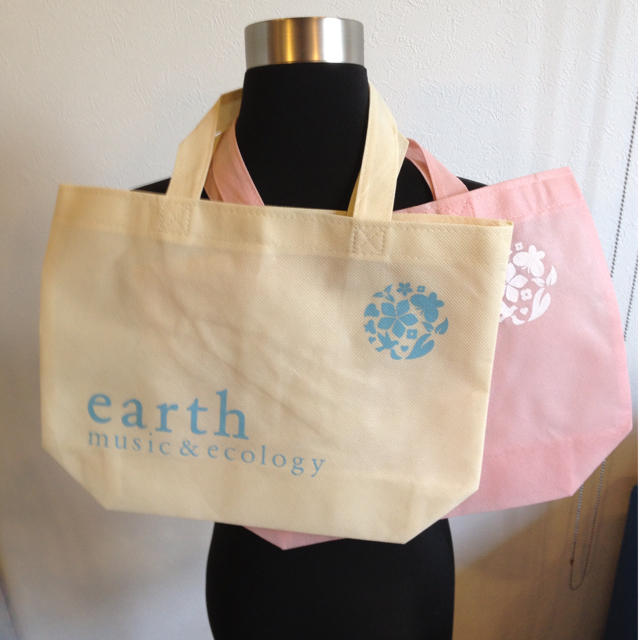 earth music & ecology(アースミュージックアンドエコロジー)のearth m&e ショップバッグ レディースのバッグ(ショップ袋)の商品写真