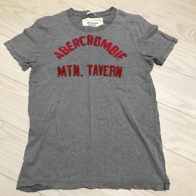 Abercrombie&Fitch(アバクロンビーアンドフィッチ)のアバクロ グレー Tシャツ メンズのトップス(Tシャツ/カットソー(半袖/袖なし))の商品写真