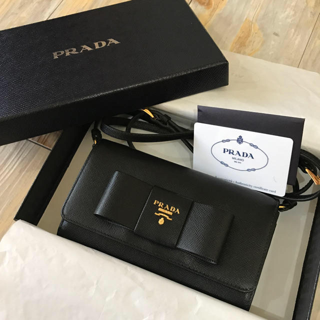 PRADA(プラダ)のPRADA リボン ショルダー 長財布 ポシェット サフィアーノ レディースのファッション小物(財布)の商品写真