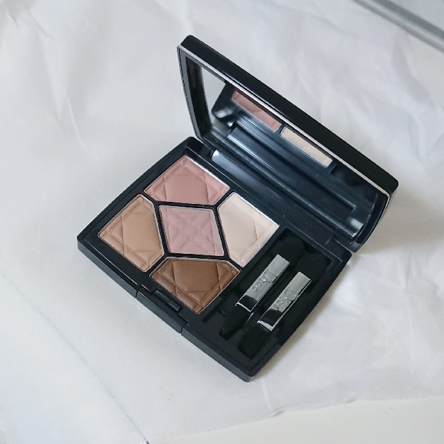Dior - サンククルール 537 タッチ 限定 アイシャドウの通販 by Dior - サンククルール 537 タッチ 限定 アイシャドウの通販 by