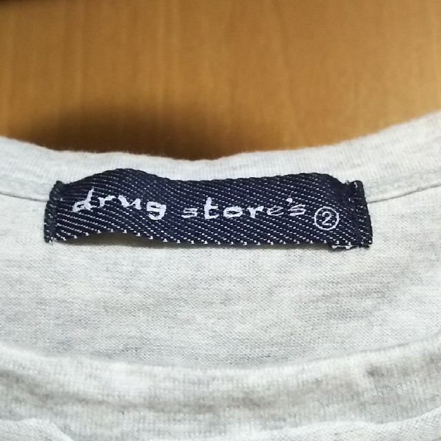 drug store's(ドラッグストアーズ)の【値下げ】drugstore's グレーTシャツ レディースのトップス(Tシャツ(半袖/袖なし))の商品写真