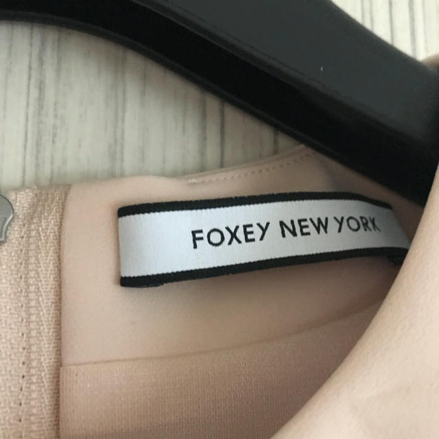 FOXEY(フォクシー)の専用です♡フォクシー ペプラムトップス  38 レディースのトップス(シャツ/ブラウス(半袖/袖なし))の商品写真