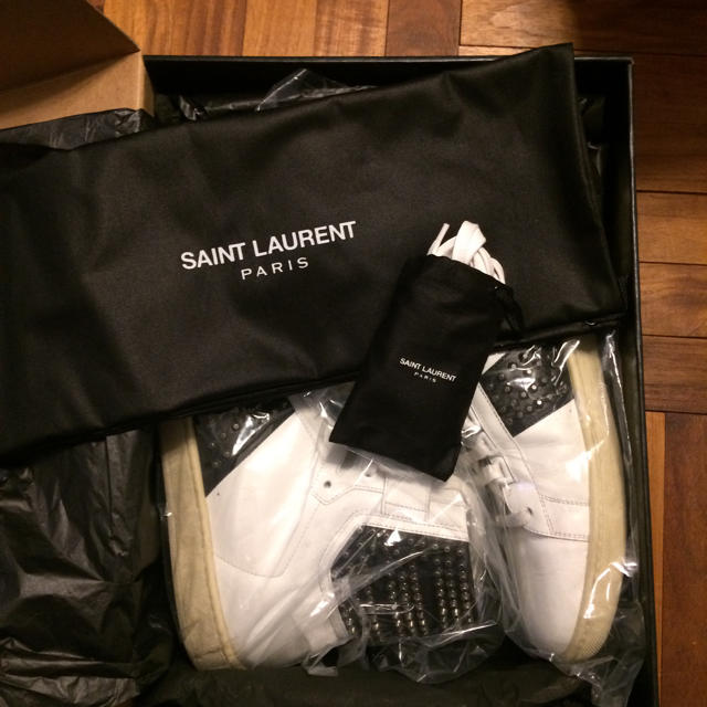 Saint Laurent(サンローラン)の【ゆうぎ様専用】サンローラン スタッズ ハイカットスニーカー メンズの靴/シューズ(スニーカー)の商品写真