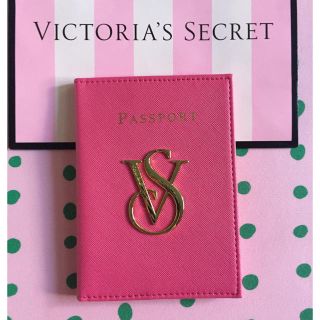 ヴィクトリアズシークレット(Victoria's Secret)のVictoria’s Secret 「新品」ピンクパスポートケース(名刺入れ/定期入れ)