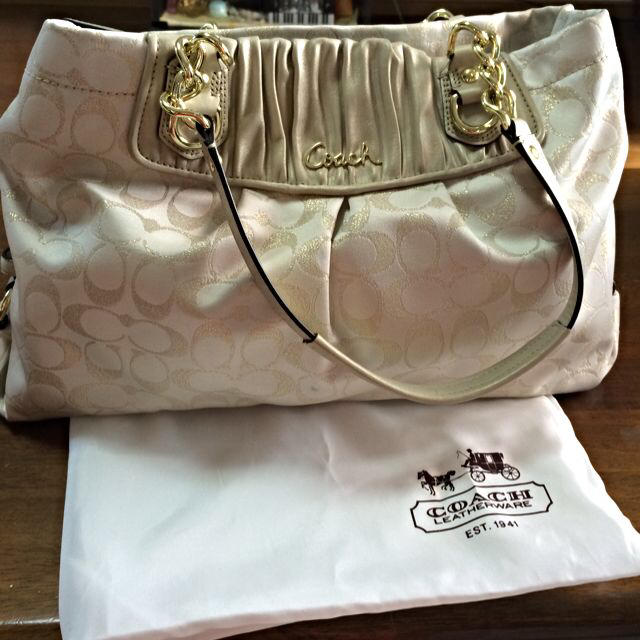 COACH - COACH ゴールド×白 バック♡
