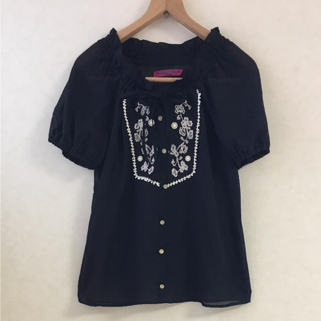 DOLLY GIRL BY ANNA SUI(ドーリーガールバイアナスイ)の美品 dolly girl ANNA SUI アナスイ 刺繍 ブラウス レディースのトップス(シャツ/ブラウス(半袖/袖なし))の商品写真