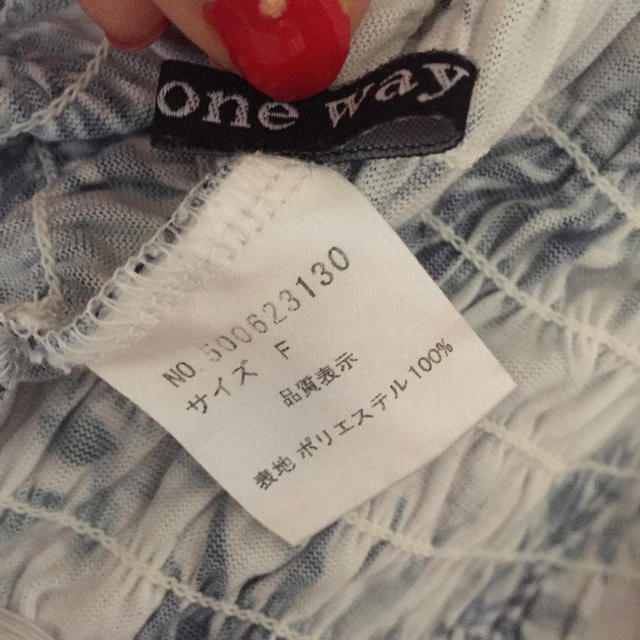 one*way(ワンウェイ)のone way ボタニカル 柄 半袖 オフショルダー レディースのトップス(Tシャツ(半袖/袖なし))の商品写真