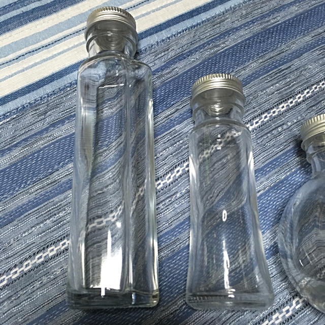 ハーバリウム瓶 3種類セット 合計１７本 ハンドメイドの素材/材料(各種パーツ)の商品写真