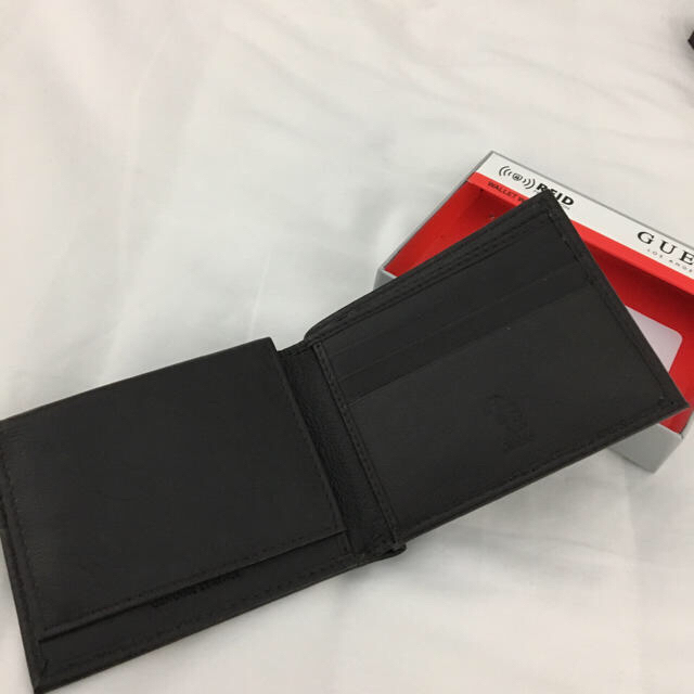 GUESS(ゲス)の「専用」新品未使用品✨ゲス 折り財布 ブラウン パスケース付き メンズのファッション小物(折り財布)の商品写真