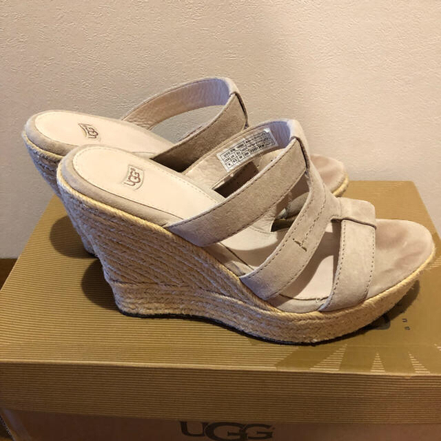 UGG(アグ)のUGG☆ウエッジヒール サンダル レディースの靴/シューズ(サンダル)の商品写真