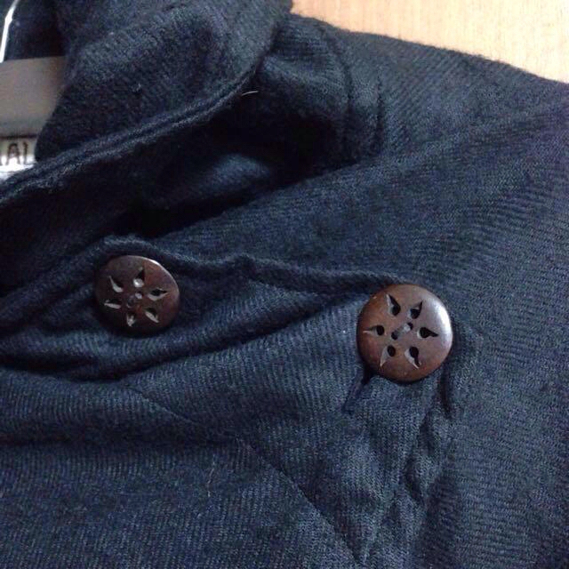 MALAIKA(マライカ)の黒色ポンチョ レディースのジャケット/アウター(ポンチョ)の商品写真