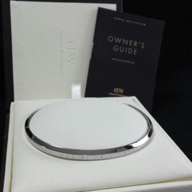 Daniel Wellington(ダニエルウェリントン)の箱なし☆Lサイズ☆シルバー☆ダニエルウェリントン☆バングル☆クラシックcuff メンズのアクセサリー(バングル/リストバンド)の商品写真