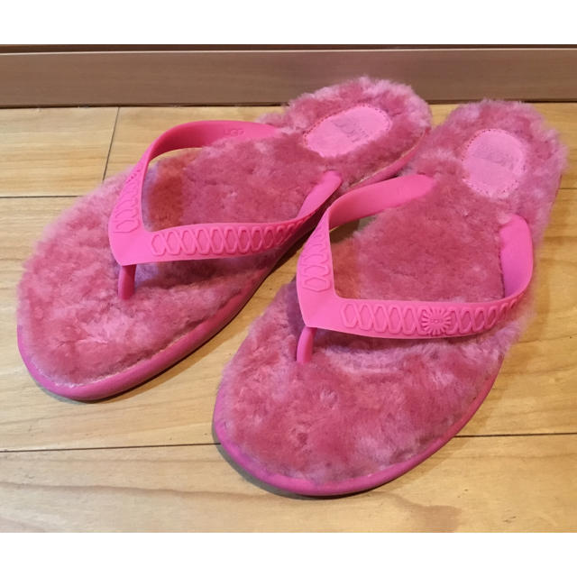 UGG(アグ)の【お値下げ】UGG ビーチサンダル サイズ8 アグ 25cm ピンク レディースの靴/シューズ(サンダル)の商品写真